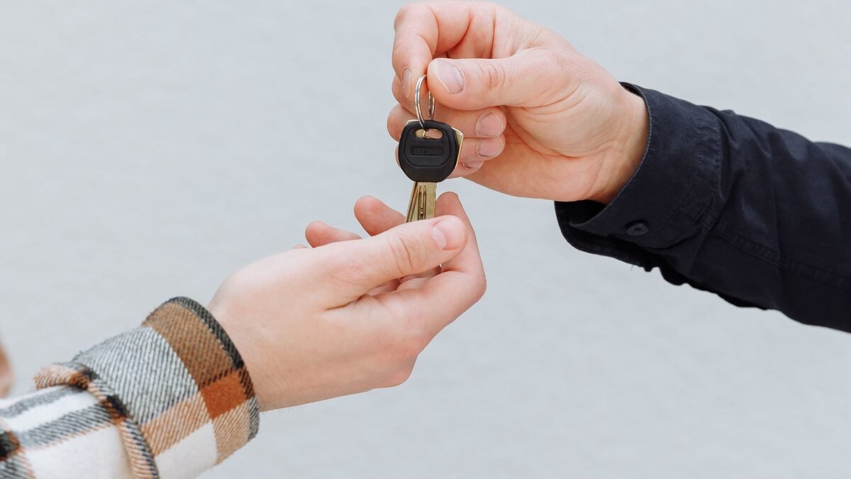 Schl&uuml;ssel&uuml;bergabe beim Autokauf &ndash; Autohandel Software f&uuml;r Kaufvertrag, Rechnung und Fahrzeugakte